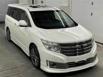 NISSAN ELGRAND