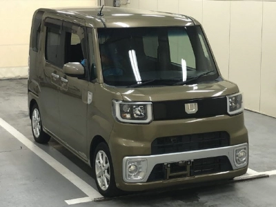DAIHATSU WAKE