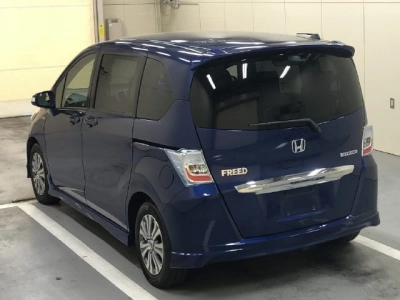 HONDA FREED HYBRID