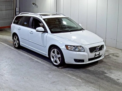 VOLVO V50