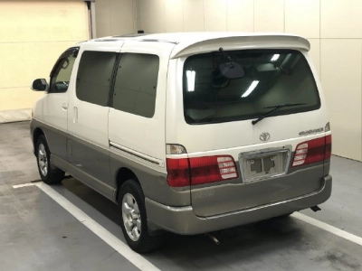 TOYOTA GRAND HIACE