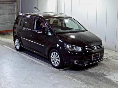 VOLKSWAGEN GOLF TOURAN