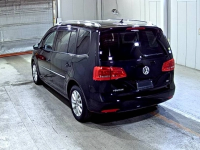 VOLKSWAGEN GOLF TOURAN