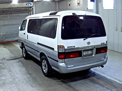 TOYOTA HIACE WAGON