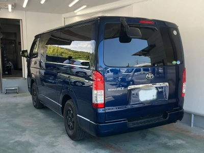 TOYOTA REGIUS VAN