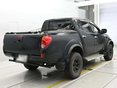 MITSUBISHI TRITON