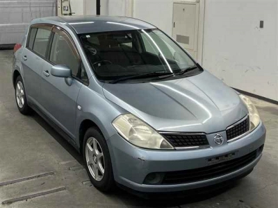 NISSAN TIIDA