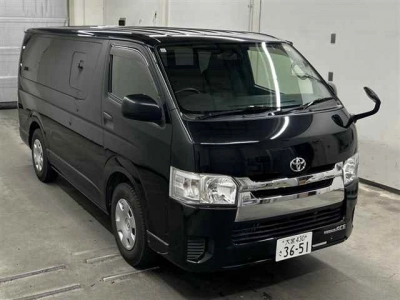 TOYOTA REGIUS VAN