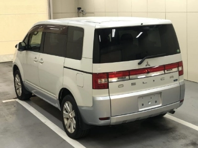 MITSUBISHI DELICA D:5