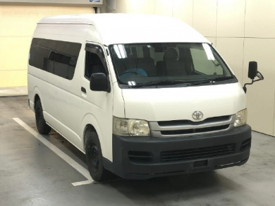 TOYOTA HIACE COMMUTER