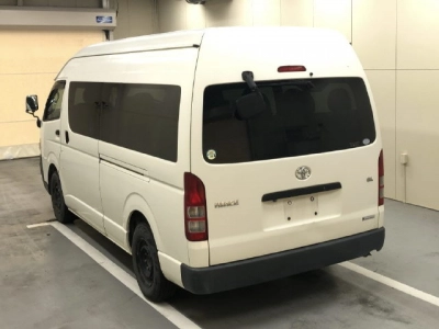TOYOTA HIACE COMMUTER