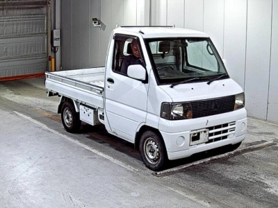 NISSAN CLIPPER TRUCK