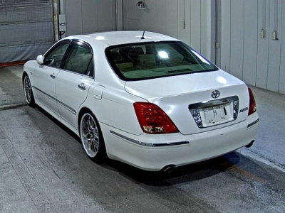 TOYOTA CROWN MAJESTA