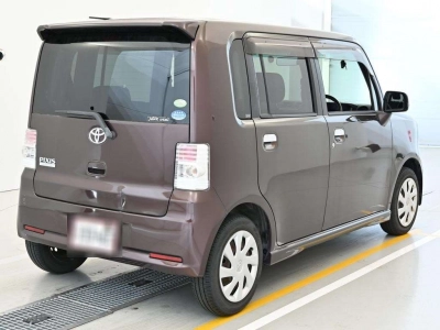 TOYOTA PIXIS SPACE