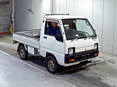 MITSUBISHI MINICAB TRUCK