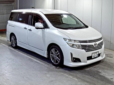 NISSAN ELGRAND