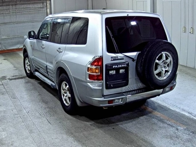 MITSUBISHI PAJERO