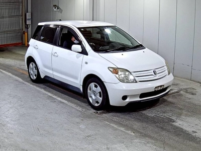 TOYOTA IST