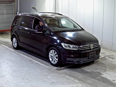 VOLKSWAGEN GOLF TOURAN