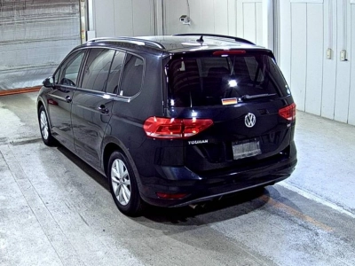 VOLKSWAGEN GOLF TOURAN