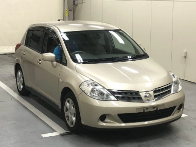 NISSAN TIIDA