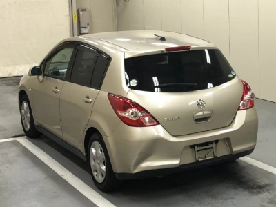 NISSAN TIIDA