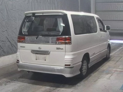 NISSAN ELGRAND