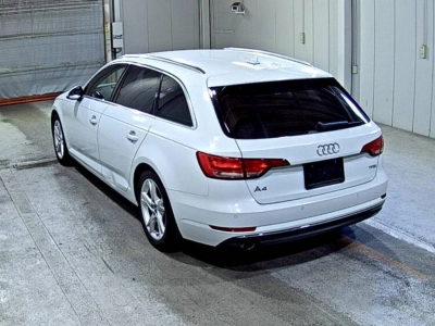 AUDI A4 AVANTE