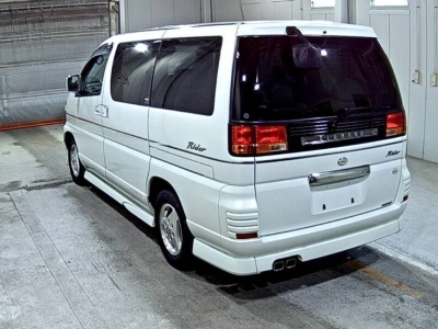 NISSAN ELGRAND
