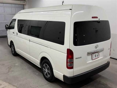 TOYOTA HIACE COMMUTER