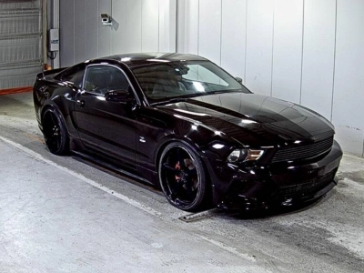 FORD MUSTANG