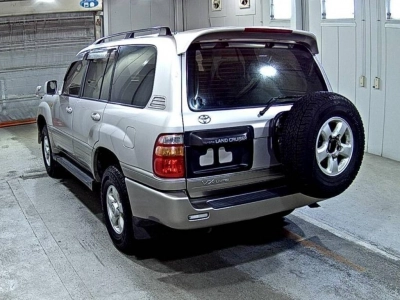 TOYOTA LAND CRUISER 100