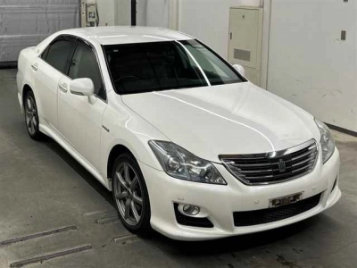 TOYOTA CROWN HYBRID