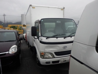 TOYOTA DYNA