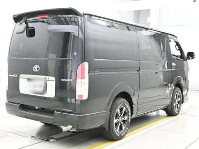 TOYOTA REGIUS VAN