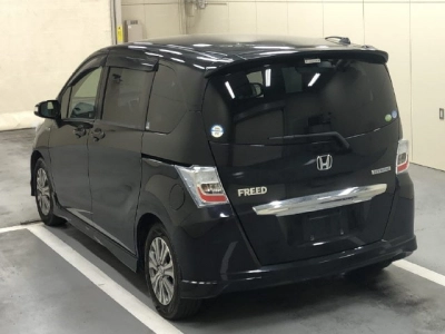 HONDA FREED HYBRID