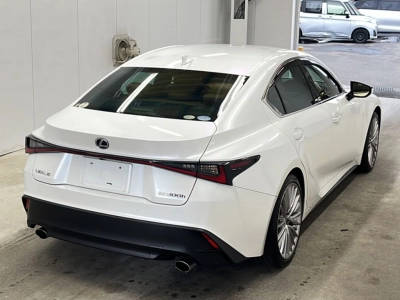LEXUS IS