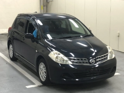 NISSAN TIIDA