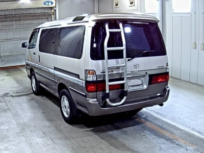 TOYOTA HIACE WAGON