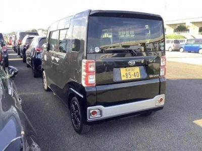 DAIHATSU WAKE