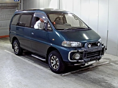 MITSUBISHI DELICA SPACE GEAR