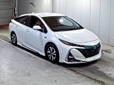 TOYOTA PRIUS PHV