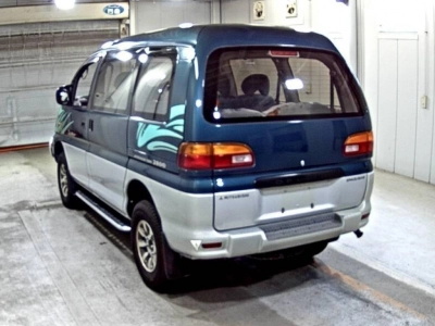 MITSUBISHI DELICA SPACE GEAR