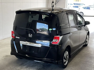 HONDA FREED SPIKE HYBRID