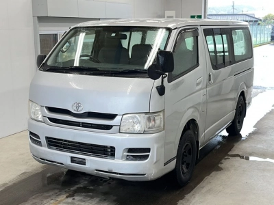 TOYOTA REGIUS VAN