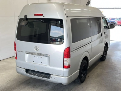 TOYOTA REGIUS VAN