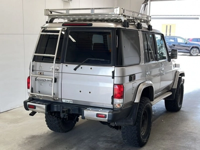 TOYOTA LAND CRUISER 70
