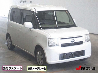 TOYOTA PIXIS SPACE