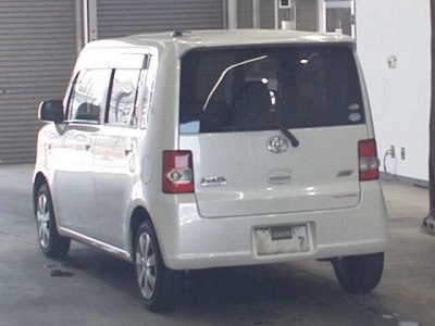 TOYOTA PIXIS SPACE