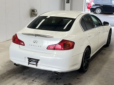 NISSAN SKYLINE